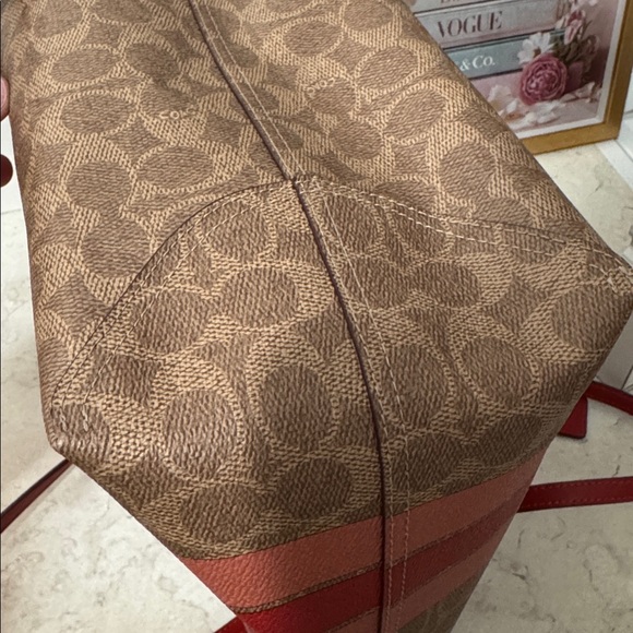 Coach Signature Stripe City Tote NWOT - Picture 8 of 10